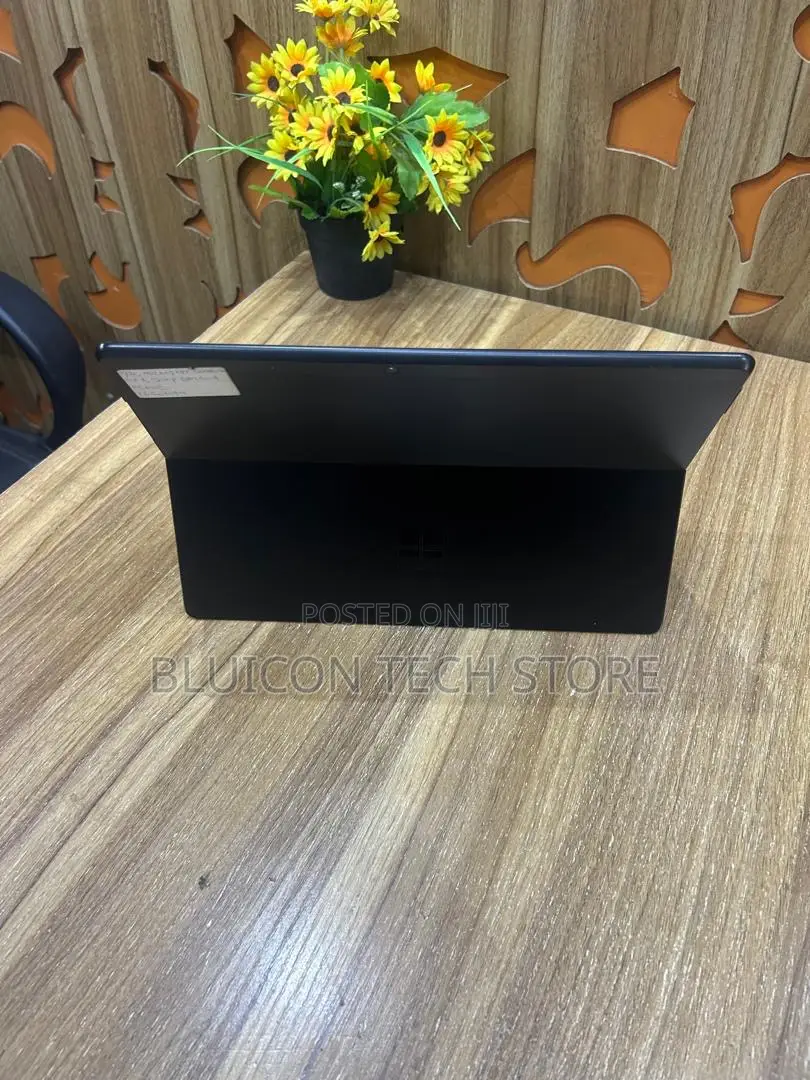 Microsoft Surface Pro X 16GB Qualcomm Snapdragon X Plus SSD 256GB