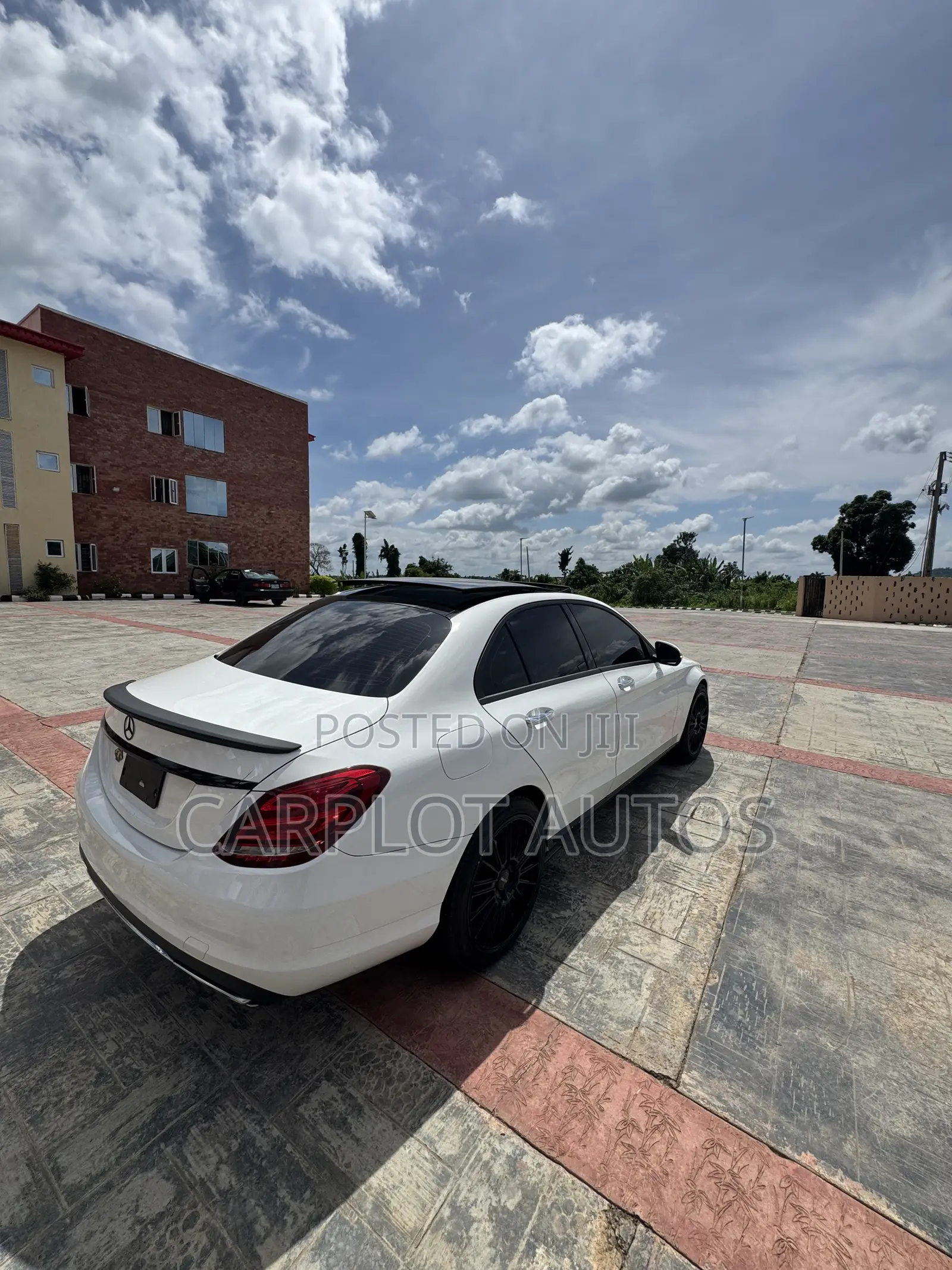 Mercedes-Benz C300 Luxury Sedan RWD (2.0L 4cyl 7A) 2017 White
