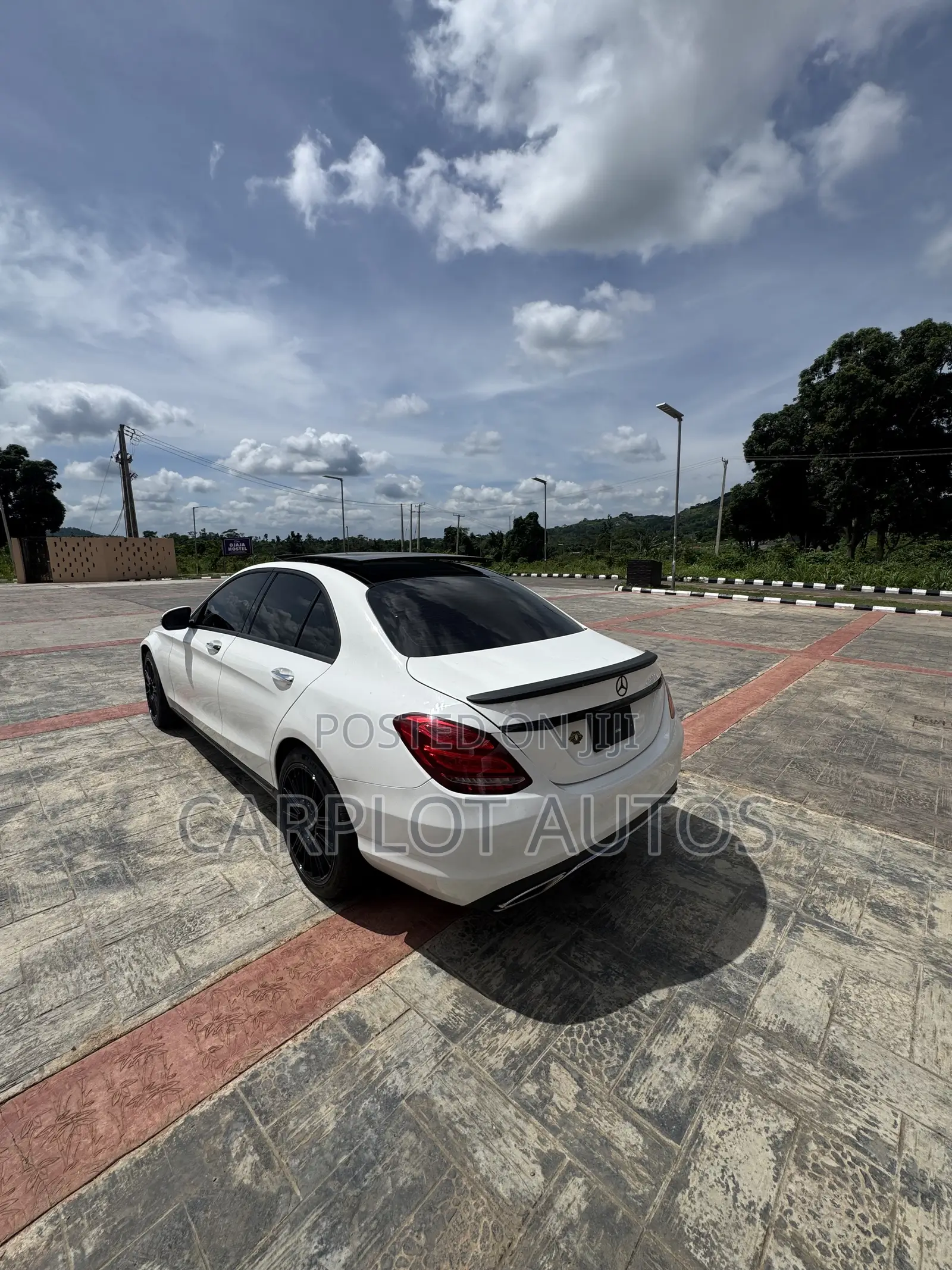 Mercedes-Benz C300 Luxury Sedan RWD (2.0L 4cyl 7A) 2017 White