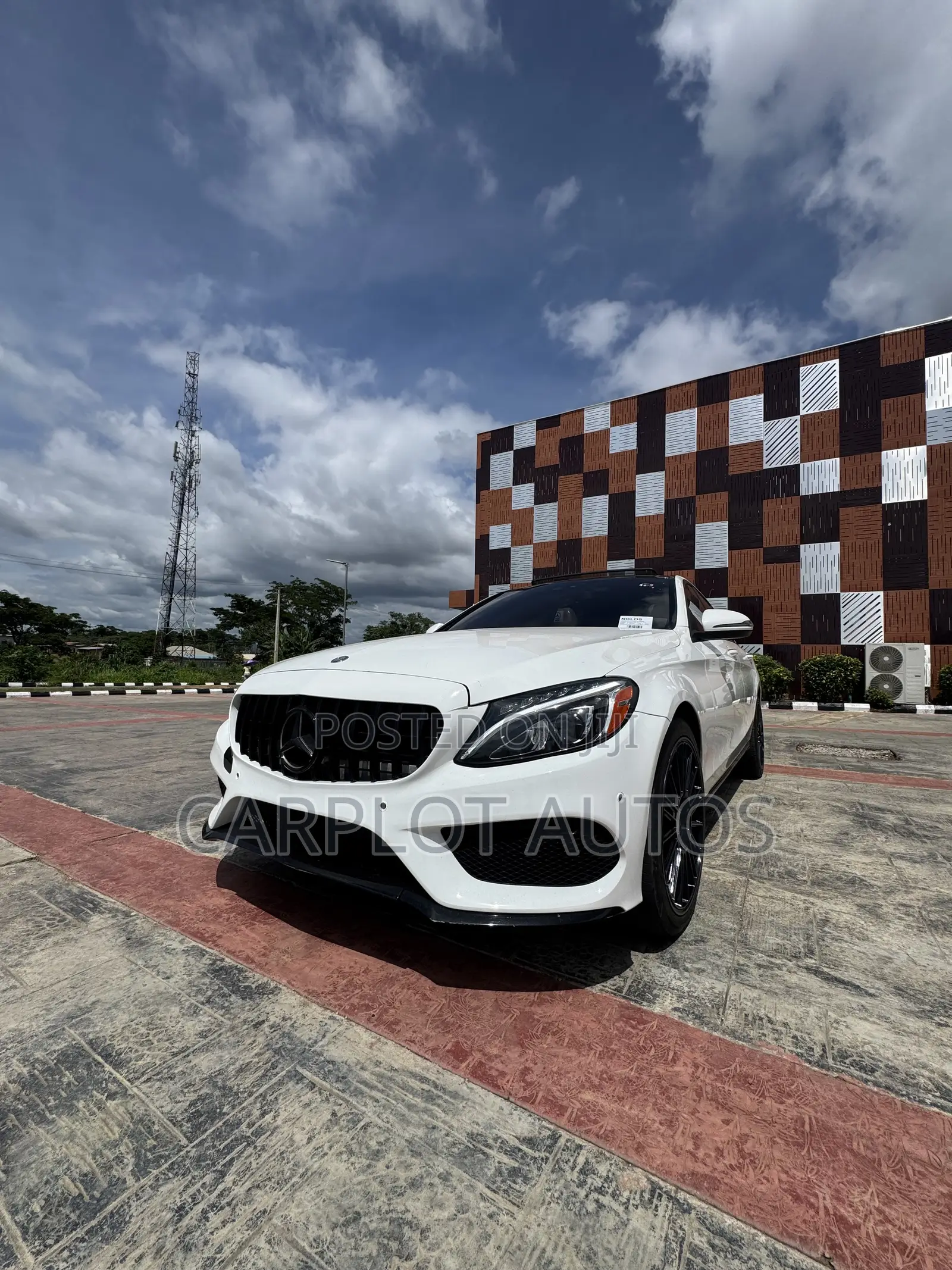 Mercedes-Benz C300 Luxury Sedan RWD (2.0L 4cyl 7A) 2017 White