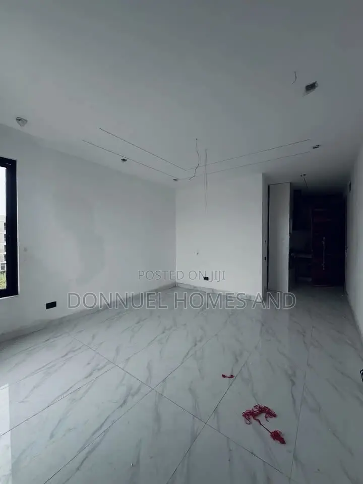 Mini Flat in Lekki Phase 1 for rent
