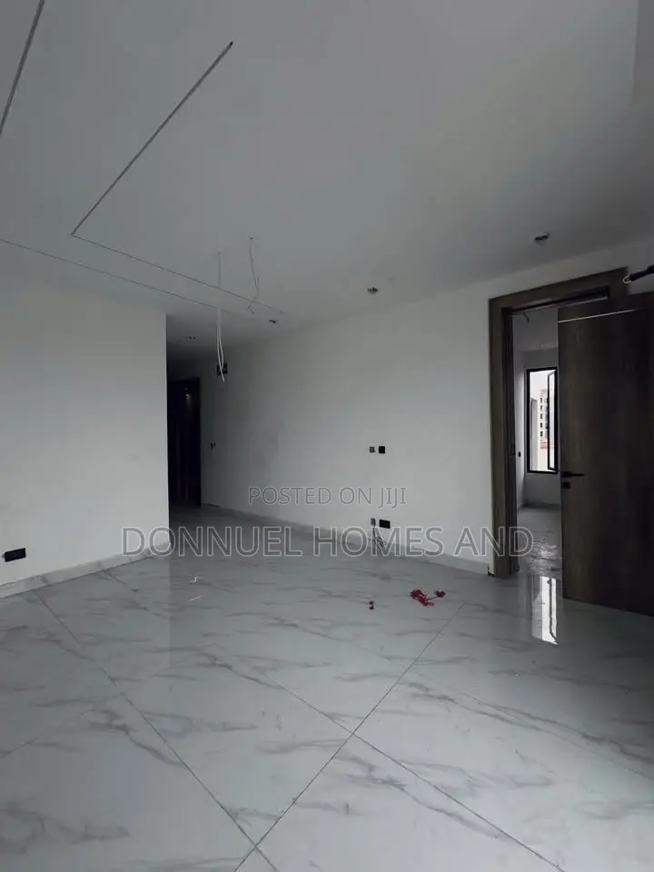 Mini Flat in Lekki Phase 1 for rent