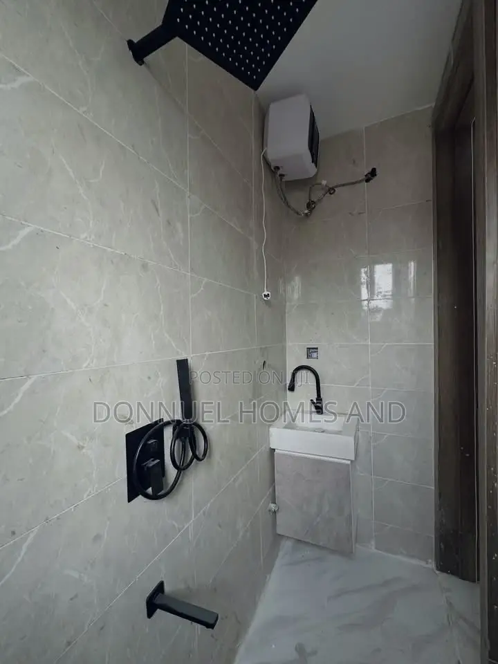 Mini Flat in Lekki Phase 1 for rent