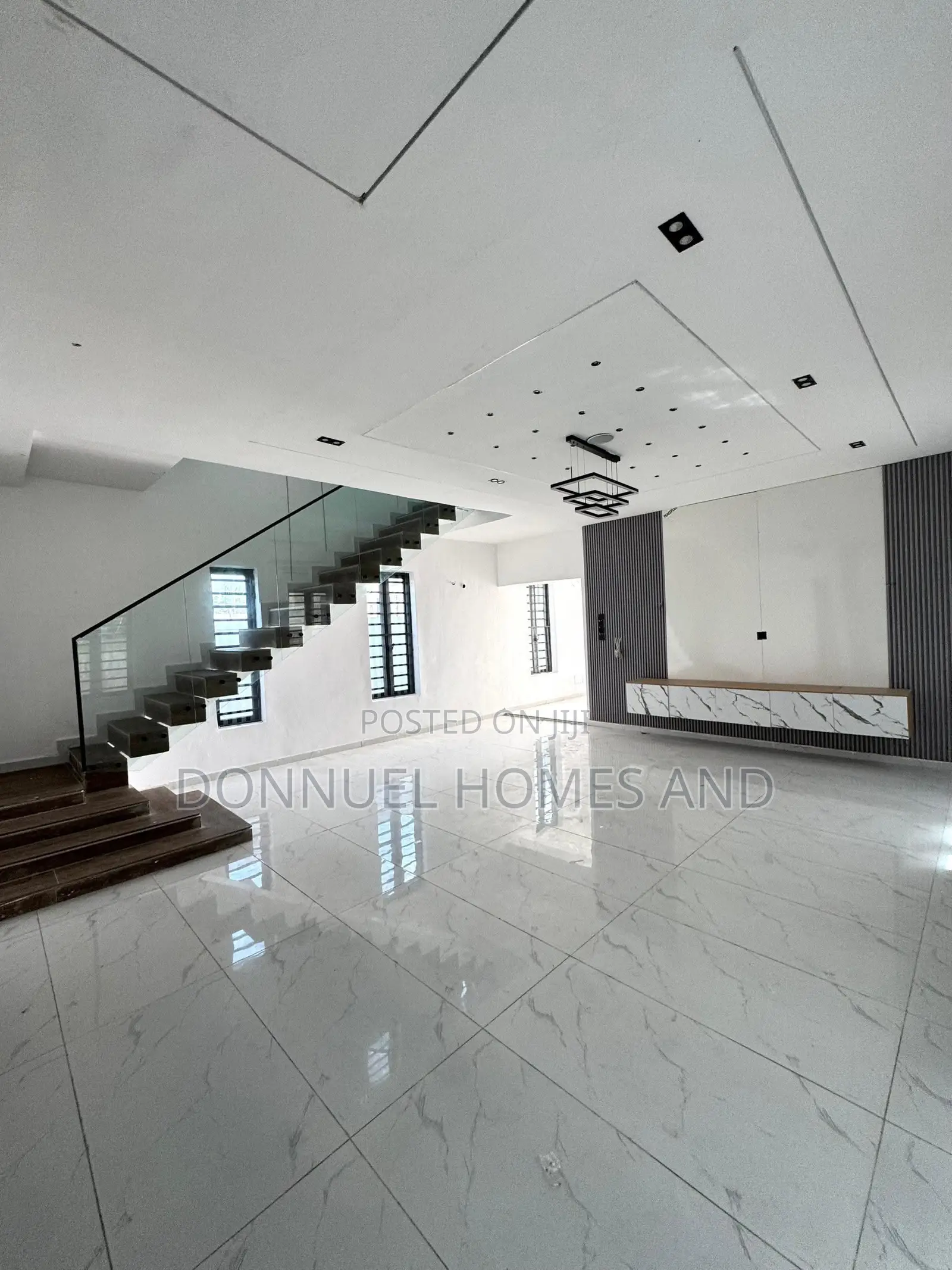5bdrm Duplex in Ilaje for rent