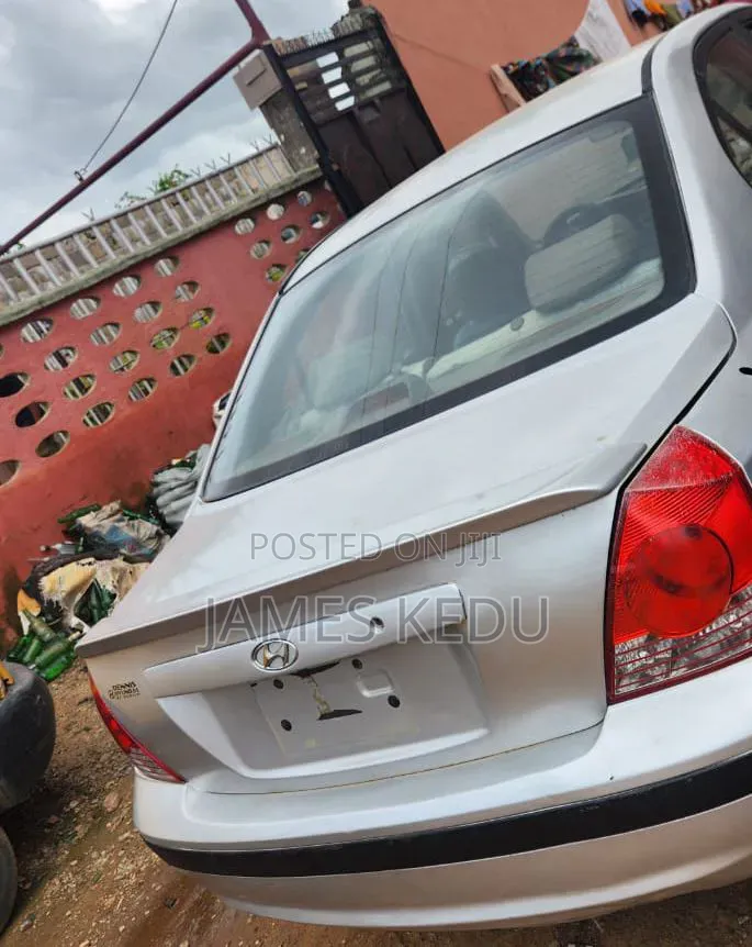Hyundai Elantra 2004 Silver