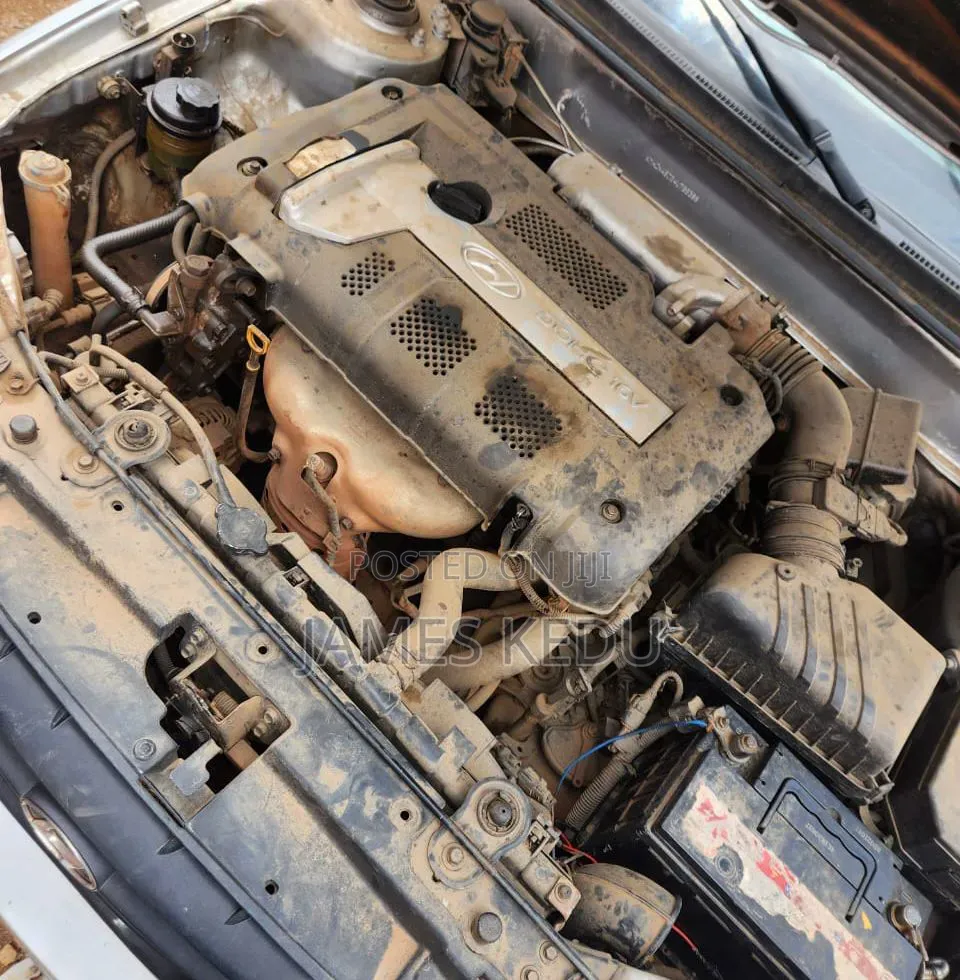 Hyundai Elantra 2004 Silver