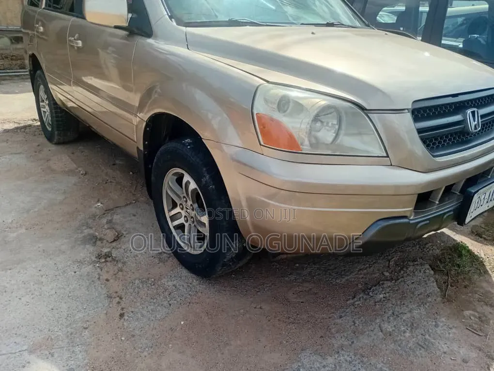 Honda Pilot 2004 Gold