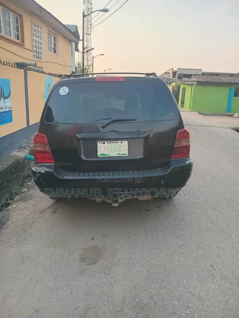 Toyota Highlander Base AWD 2003 Black