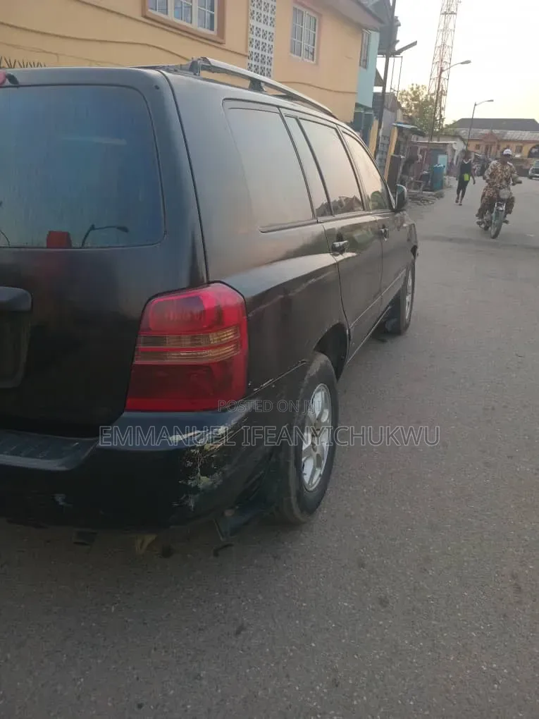Toyota Highlander Base AWD 2003 Black