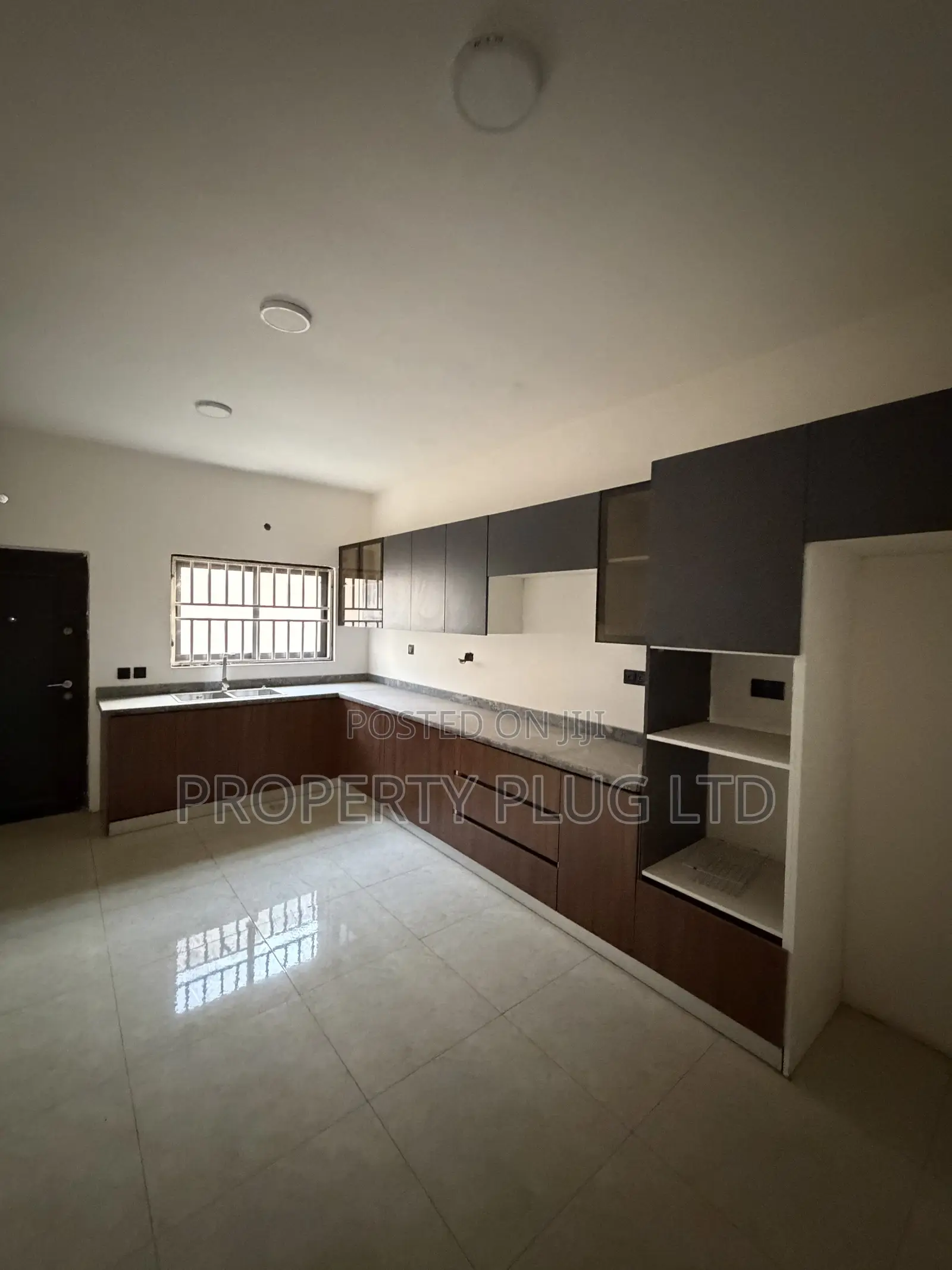 5bdrm Townhouse/Terrace in Mabushi for sale