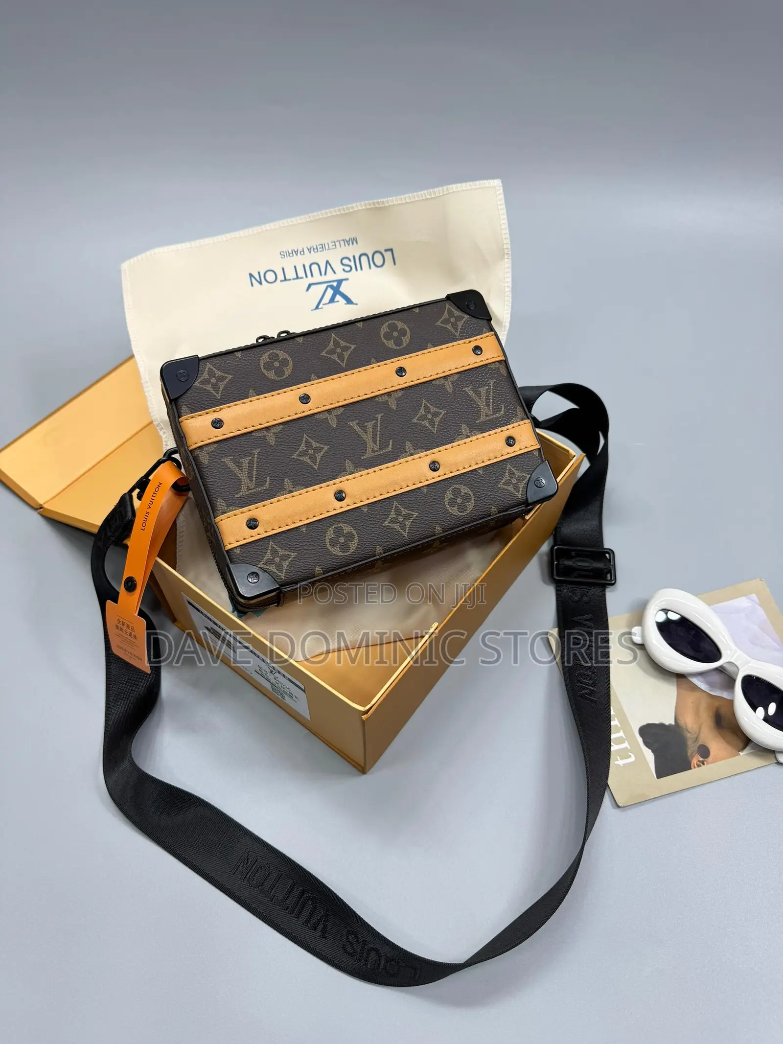 High Quality Luxury Louis Vuitton Side / Messenger Bag Available