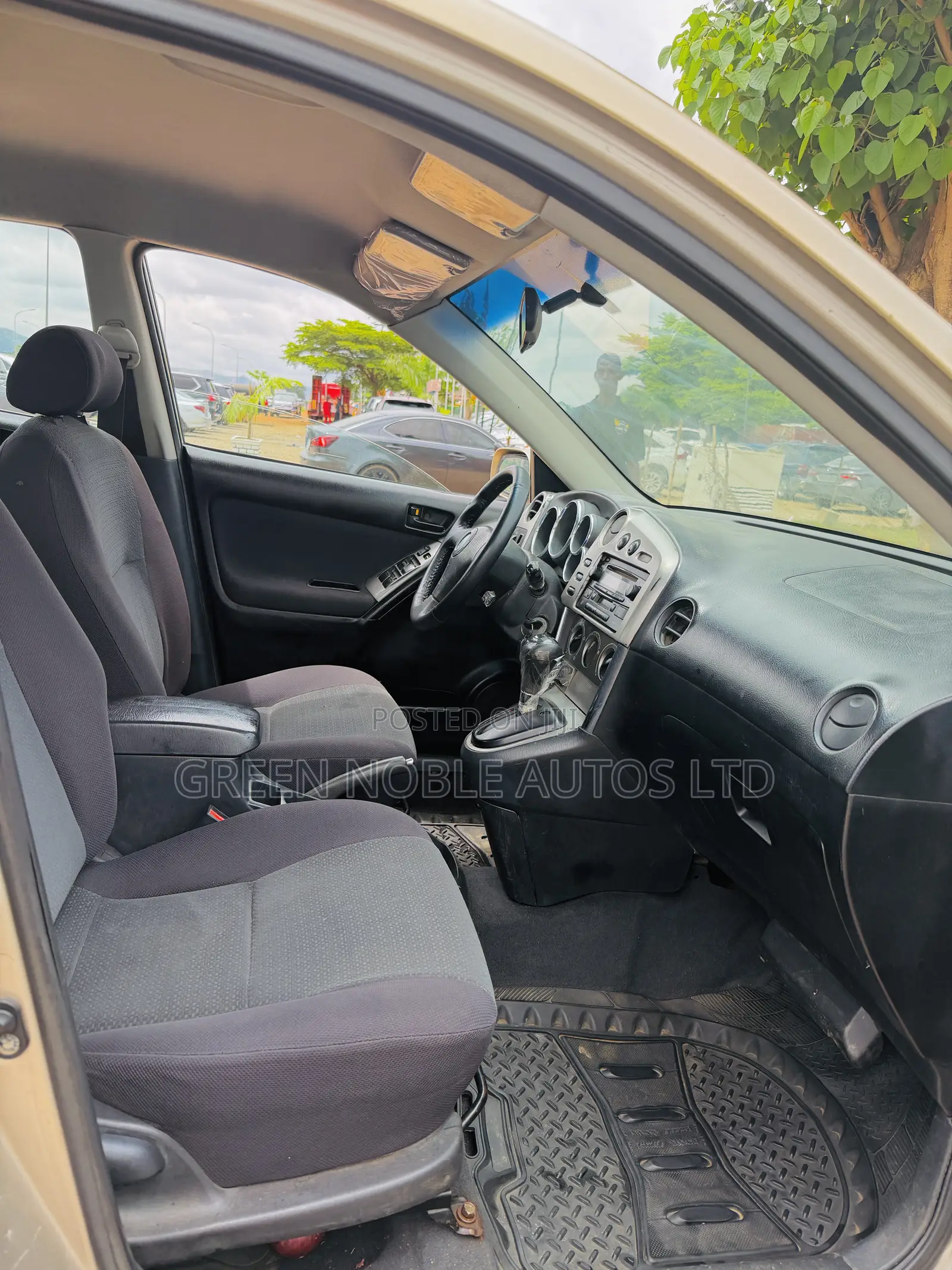 Toyota Matrix 2004 Gold