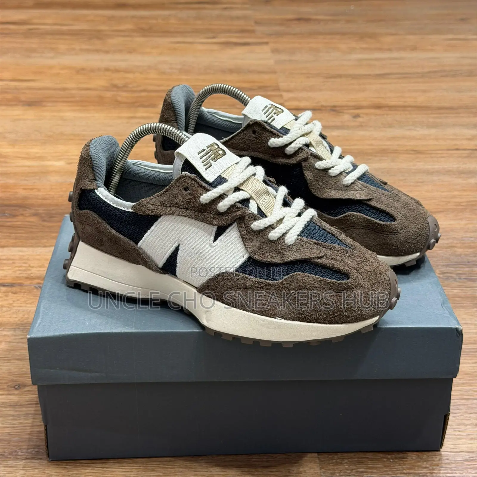 New Balance 327