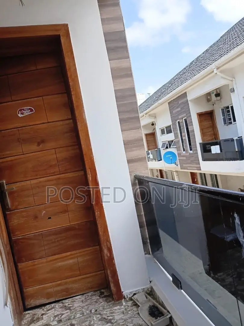 4bdrm Duplex in Ikota Gra, Lekki Phase 2 for rent