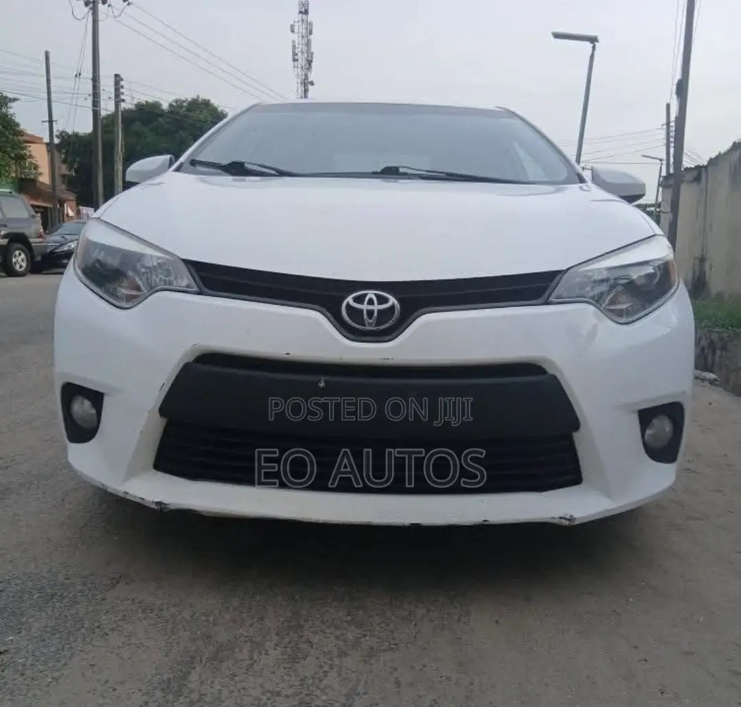 Toyota Corolla LE 4dr Sedan (1.8L 4cyl CVT) 2014 White