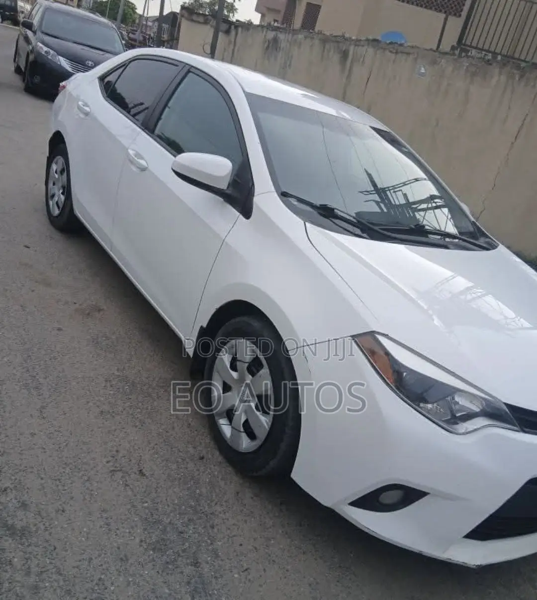 Toyota Corolla LE 4dr Sedan (1.8L 4cyl CVT) 2014 White
