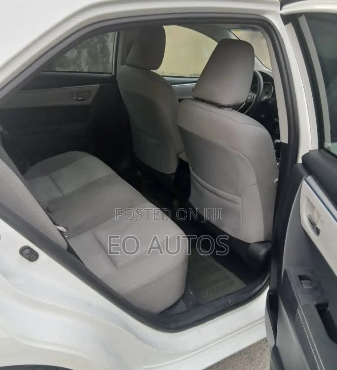 Toyota Corolla LE 4dr Sedan (1.8L 4cyl CVT) 2014 White