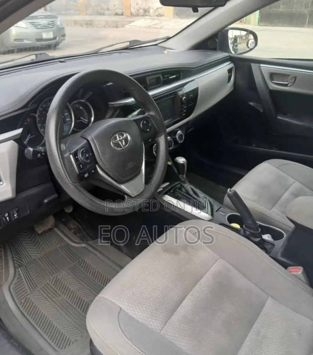 Toyota Corolla LE 4dr Sedan (1.8L 4cyl CVT) 2014 White