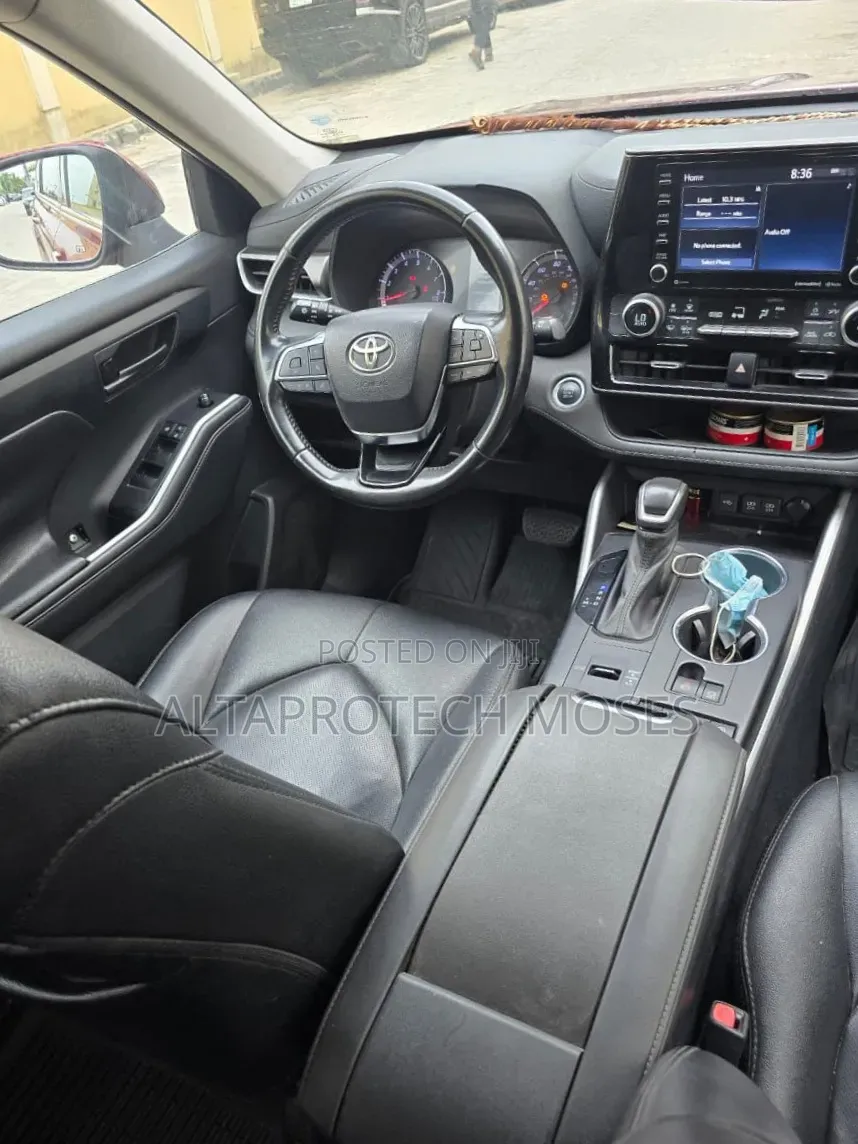 Toyota Highlander XLE 2021 Red