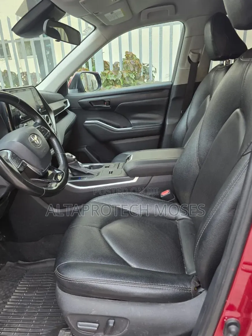 Toyota Highlander XLE 2021 Red