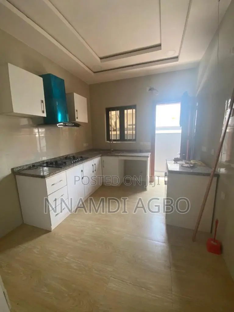 4bdrm Duplex in Agungi for rent
