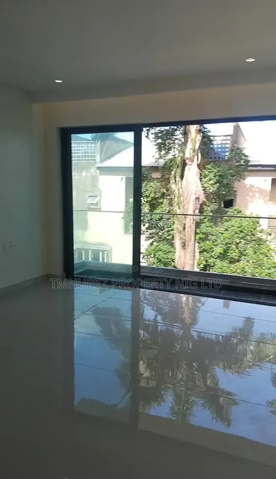 5bdrm Duplex in Lekki Phase 1 for rent