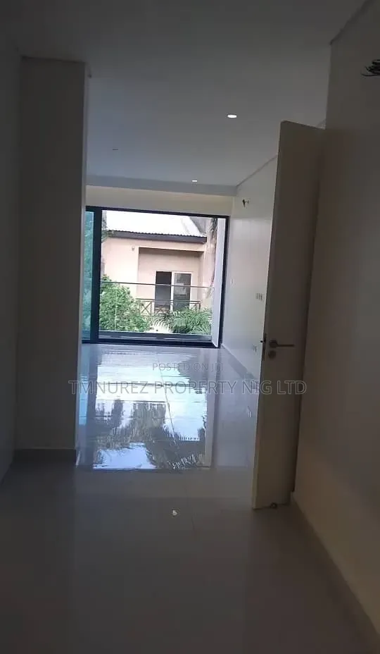5bdrm Duplex in Lekki Phase 1 for rent