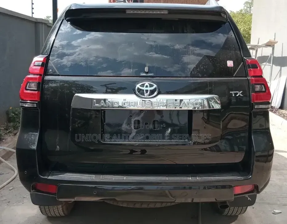 Toyota Land Cruiser Prado 2.7 2023 Black