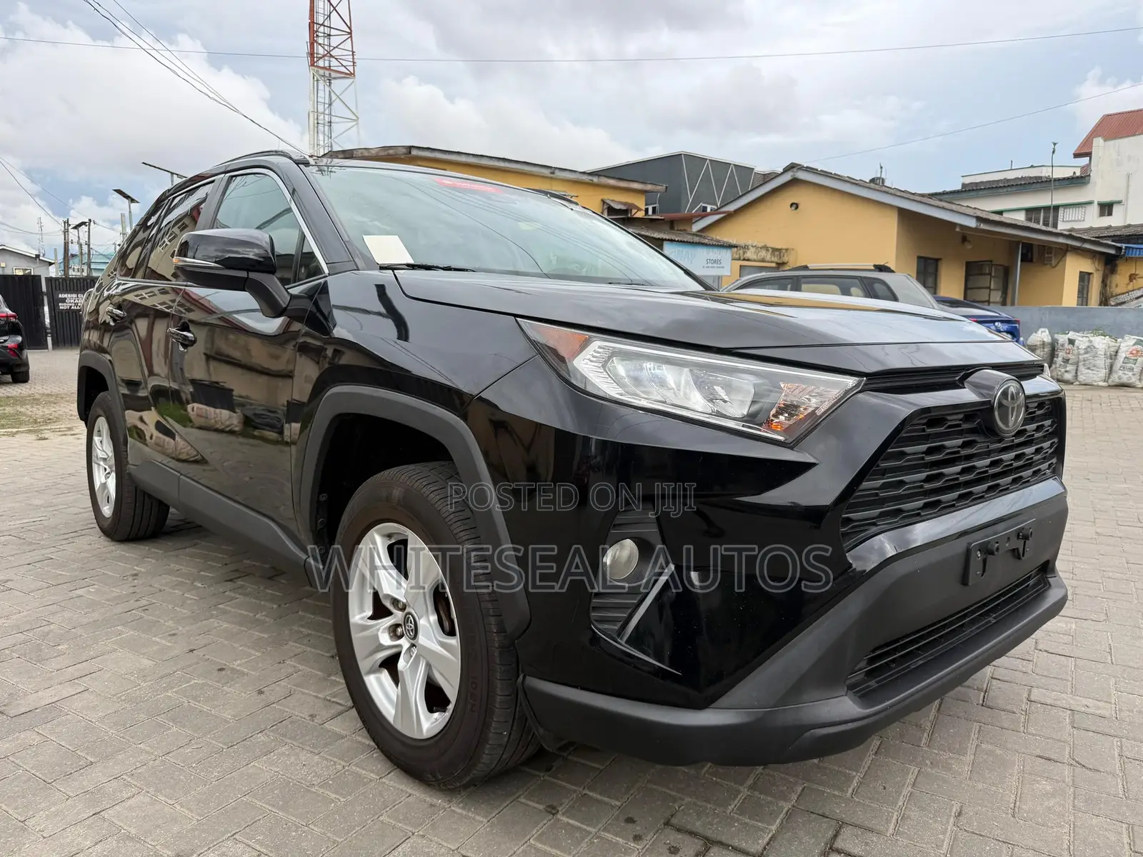 Toyota RAV4 XLE 2021 Black