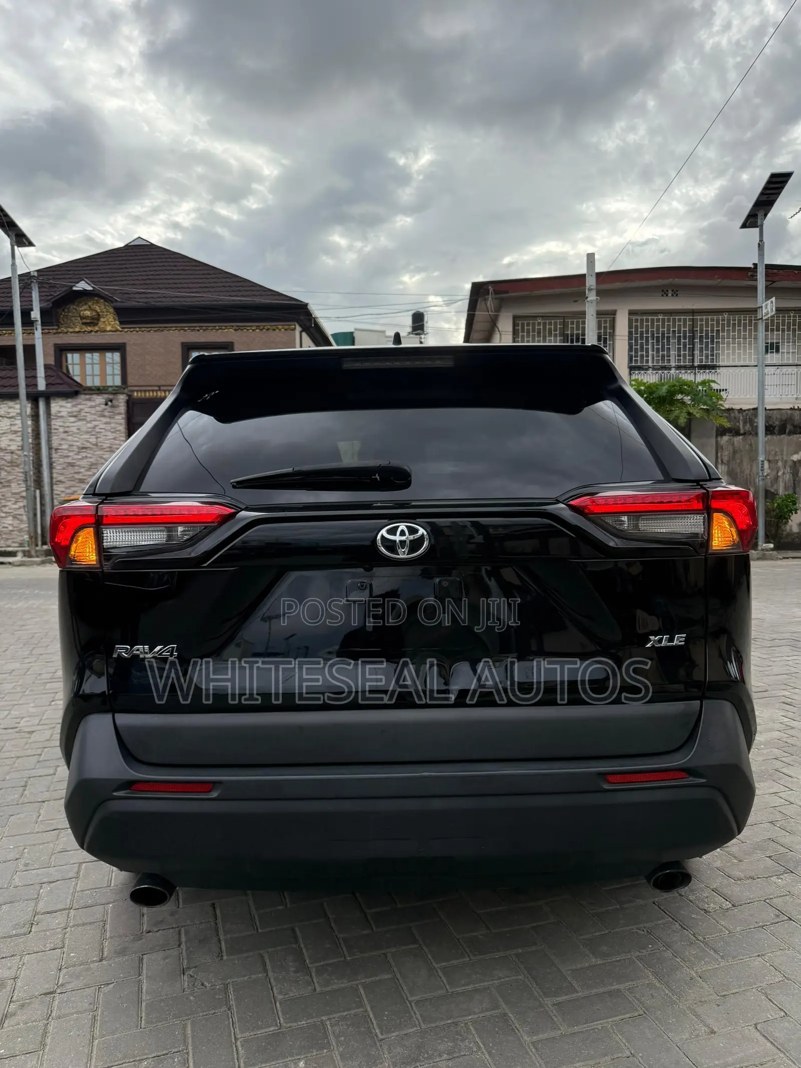 Toyota RAV4 XLE 2021 Black