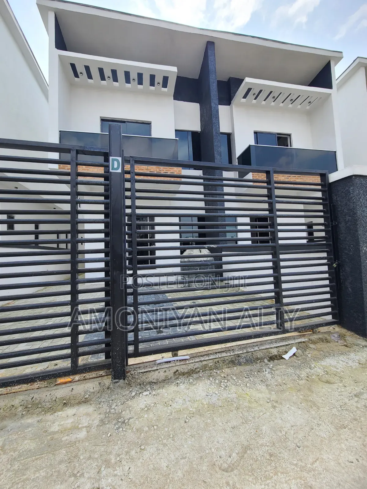 4bdrm Duplex in Lekki Scheme2 Built, VGC / Ajah for sale