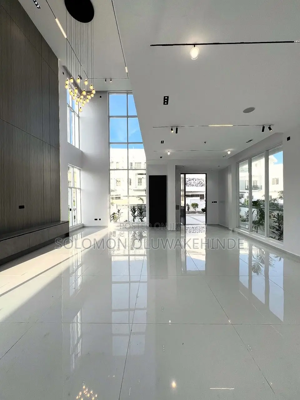 5bdrm Duplex in Osapa London for sale