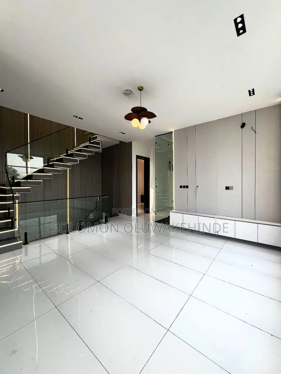 5bdrm Duplex in Osapa London for sale
