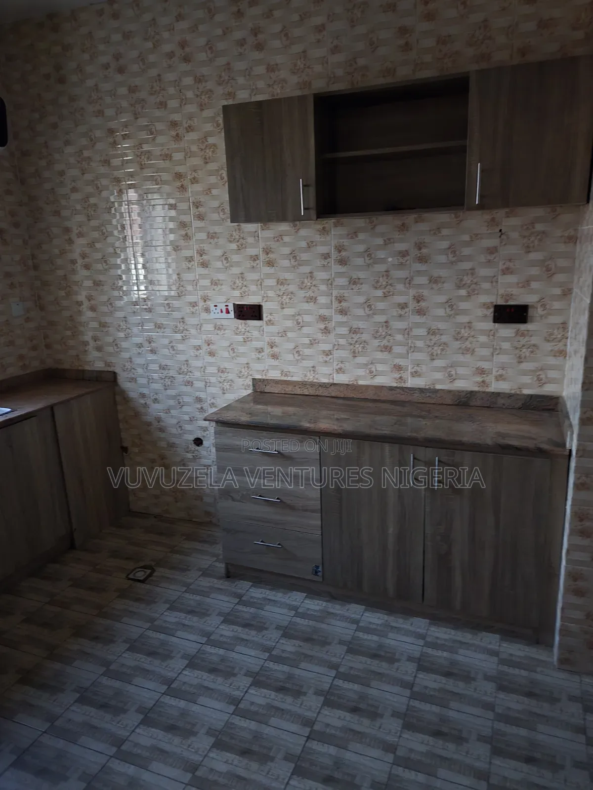 3bdrm Apartment in Billionaire Quarters, Gaduwa for sale