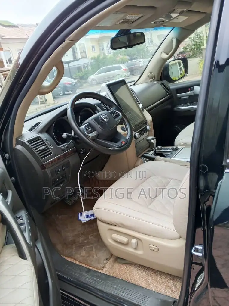 Toyota Land Cruiser 5.7 V8 2014 Black