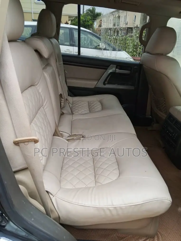 Toyota Land Cruiser 5.7 V8 2014 Black