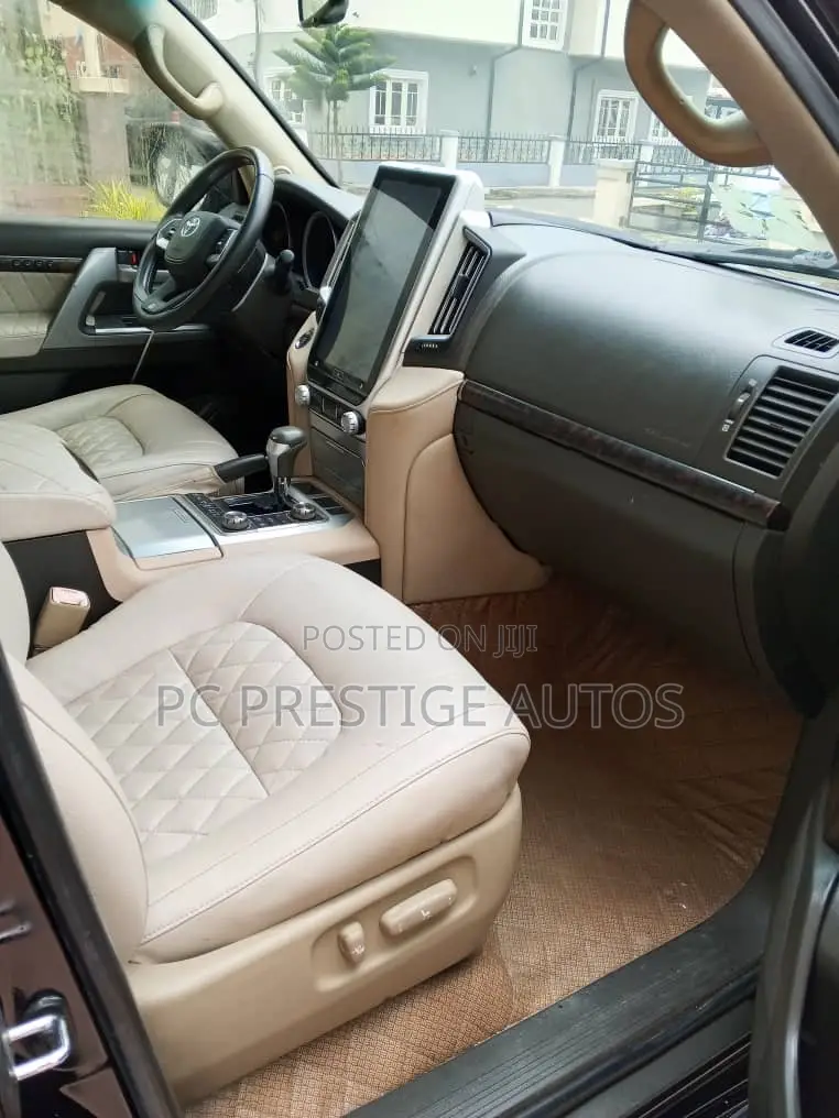 Toyota Land Cruiser 5.7 V8 2014 Black