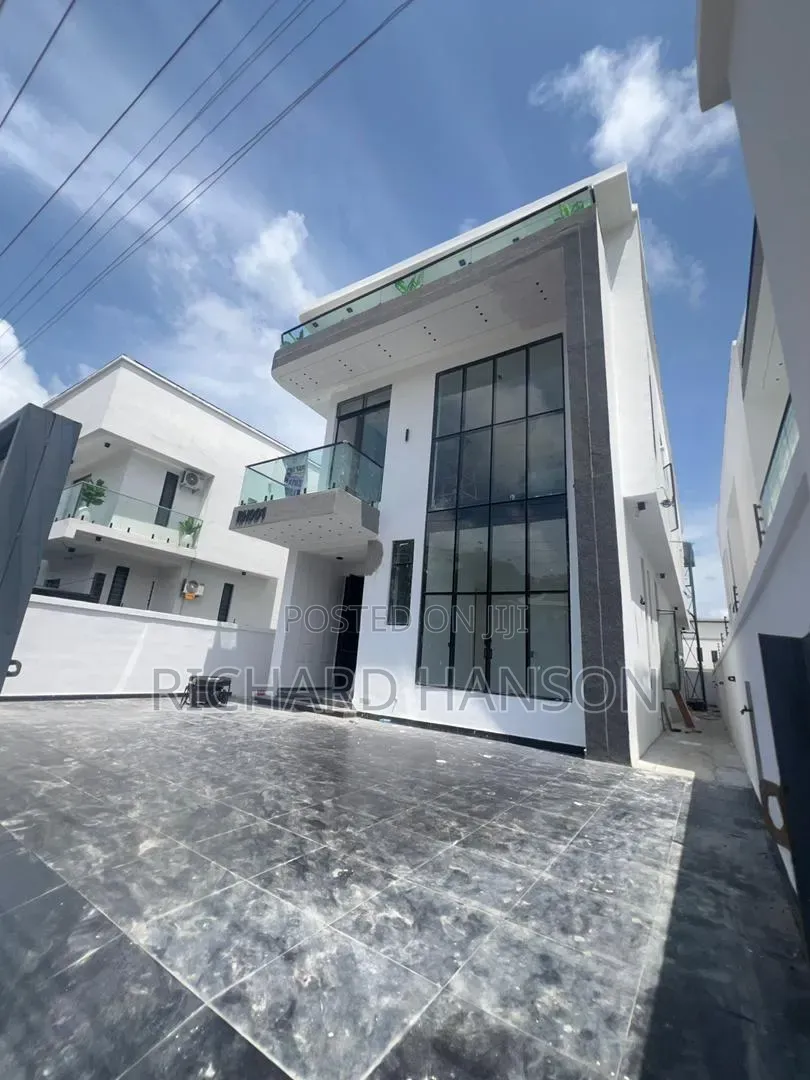 5bdrm Duplex in In Chevron for sale