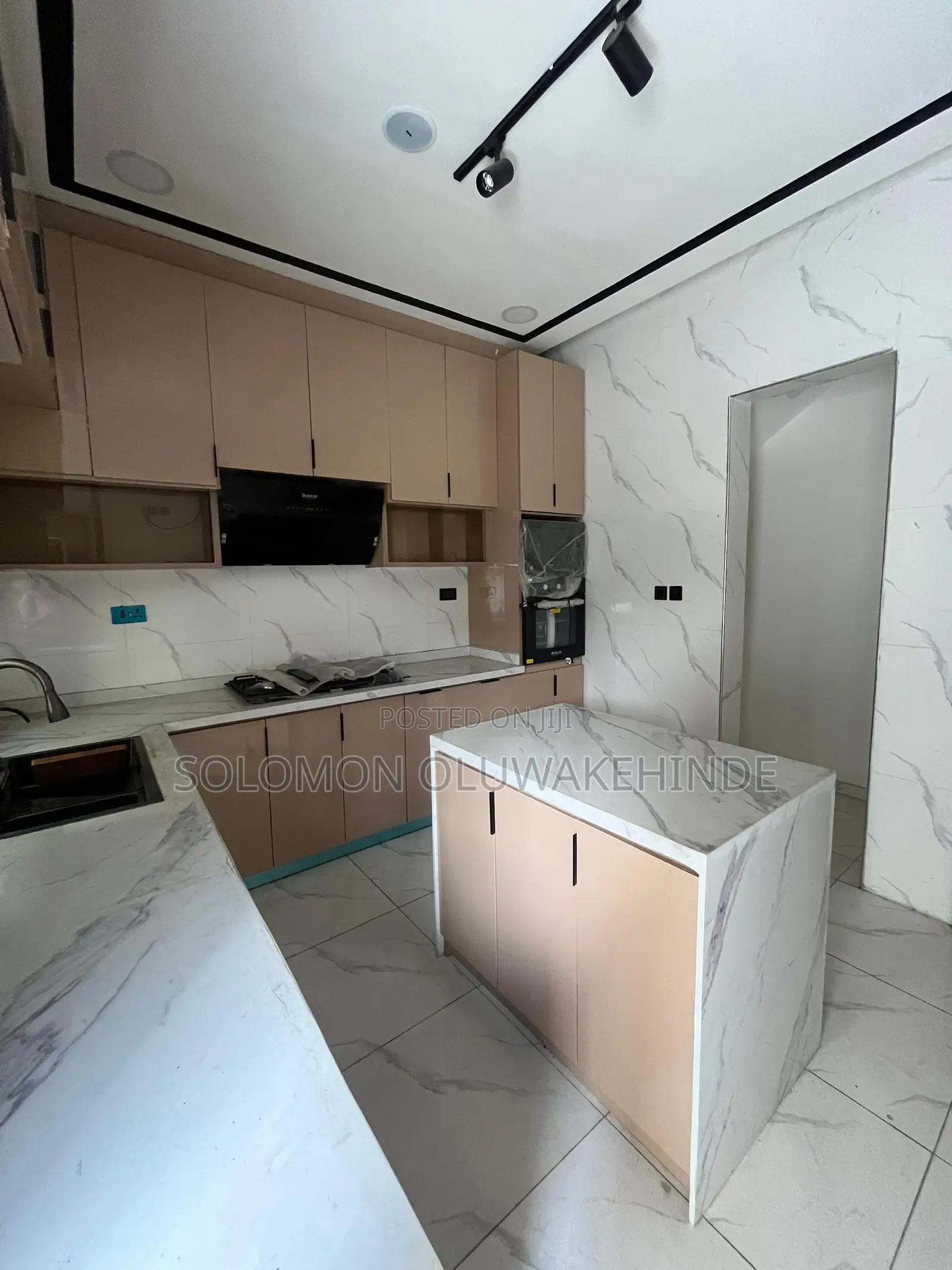 4bdrm Duplex in Chevron for sale