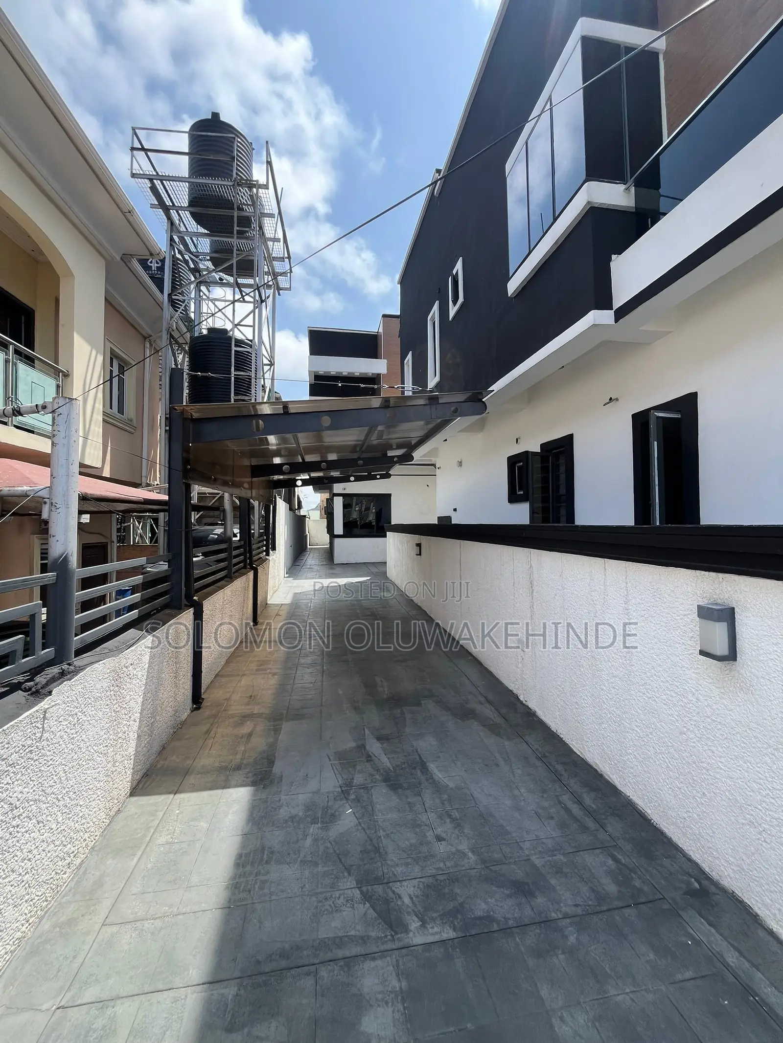 4bdrm Duplex in Chevron for sale