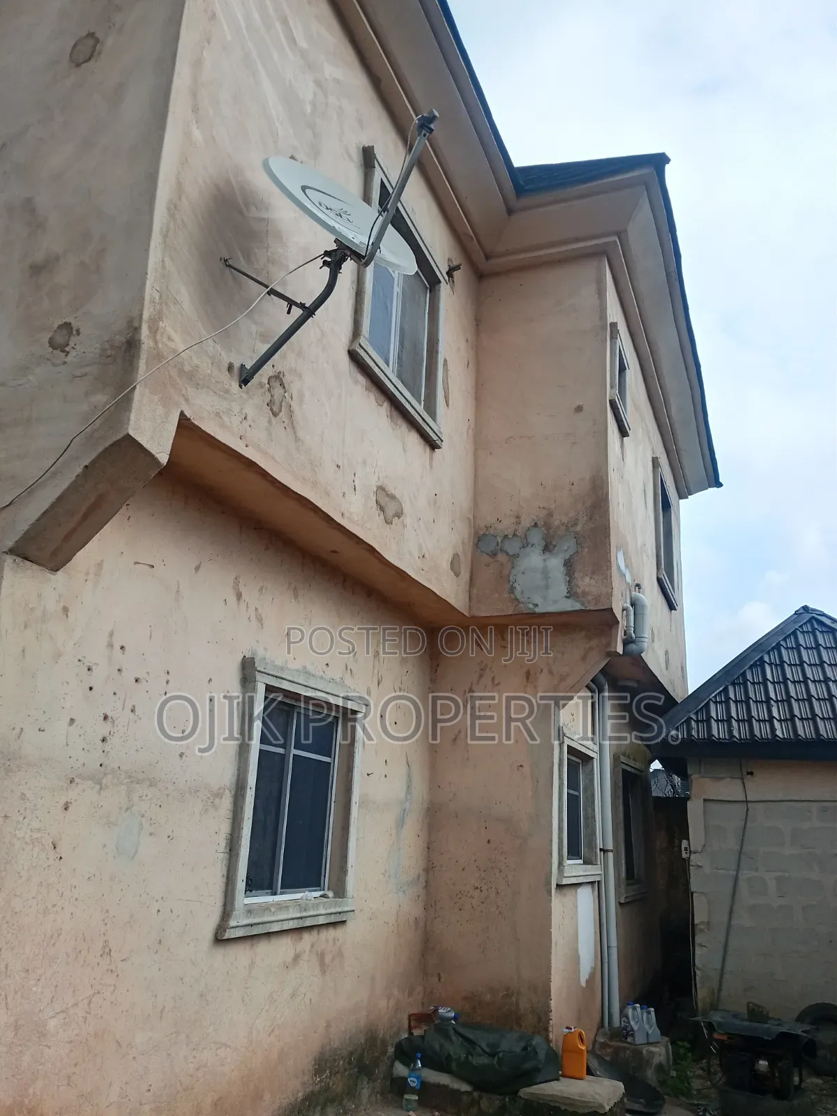 13bdrm Block of Flats in Ojik Properties., Owerri for sale