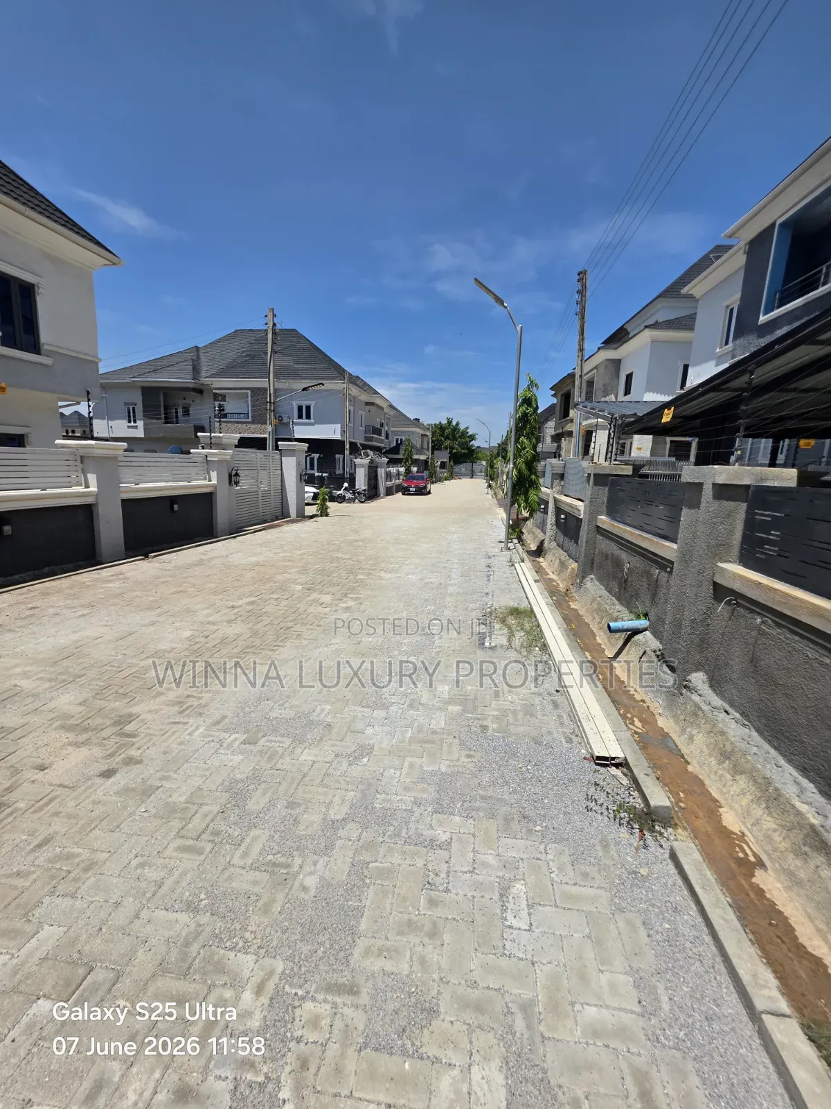 4bdrm Duplex in Gold City Estate, Lugbe District for sale