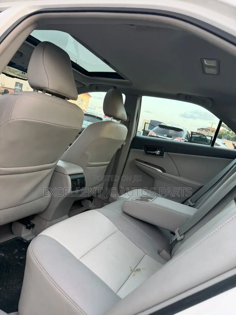Toyota Camry XLE V6 4dr Sedan (3.5L 6cyl 6A) 2013 White