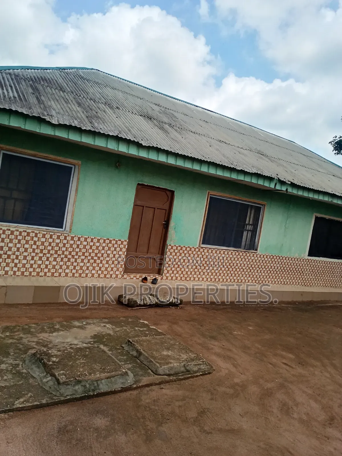 6bdrm Bungalow in Ojik Properties, Owerri for sale