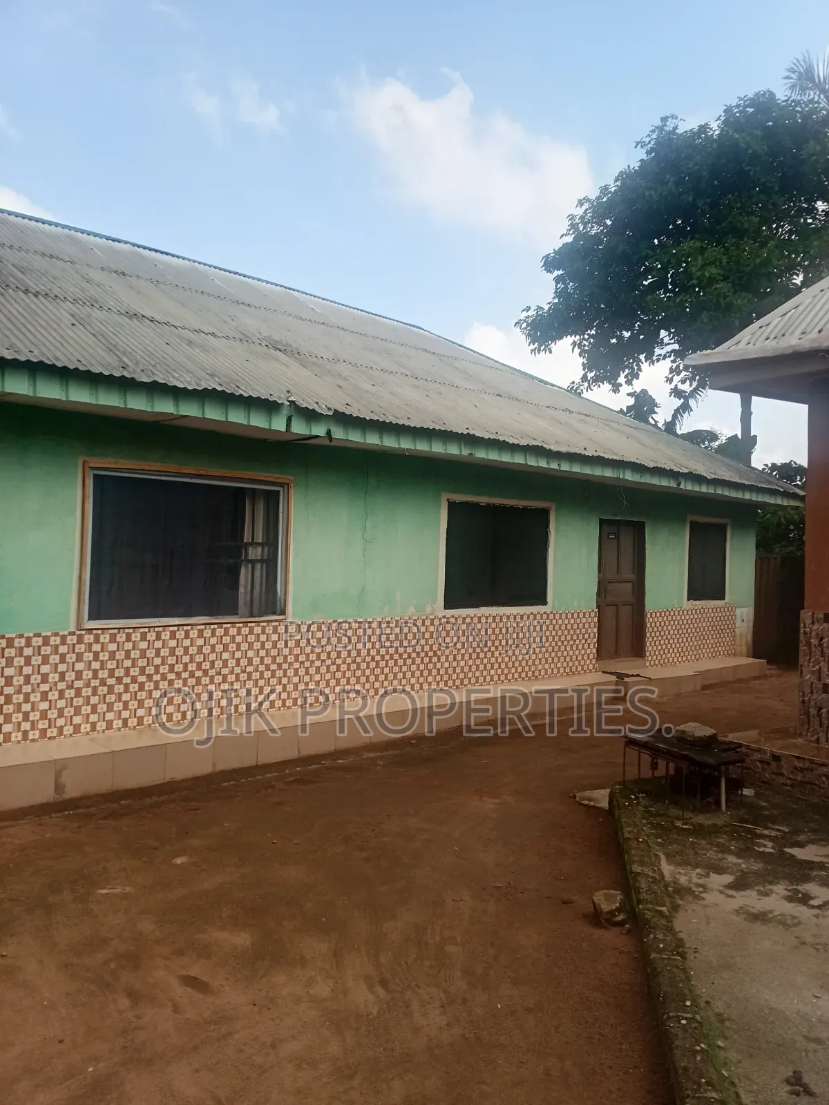 6bdrm Bungalow in Ojik Properties, Owerri for sale