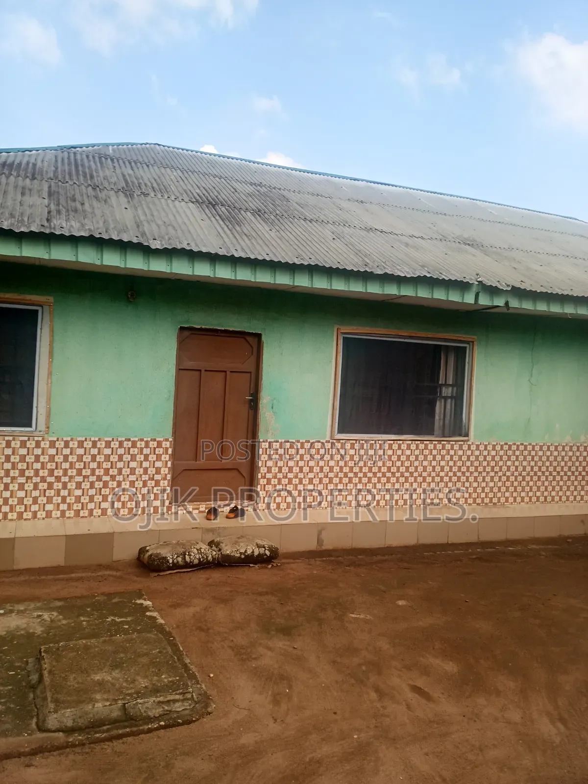 6bdrm Bungalow in Ojik Properties, Owerri for sale