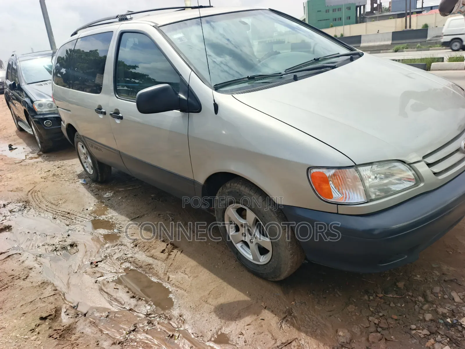 Toyota Sienna LE 2002 Gold