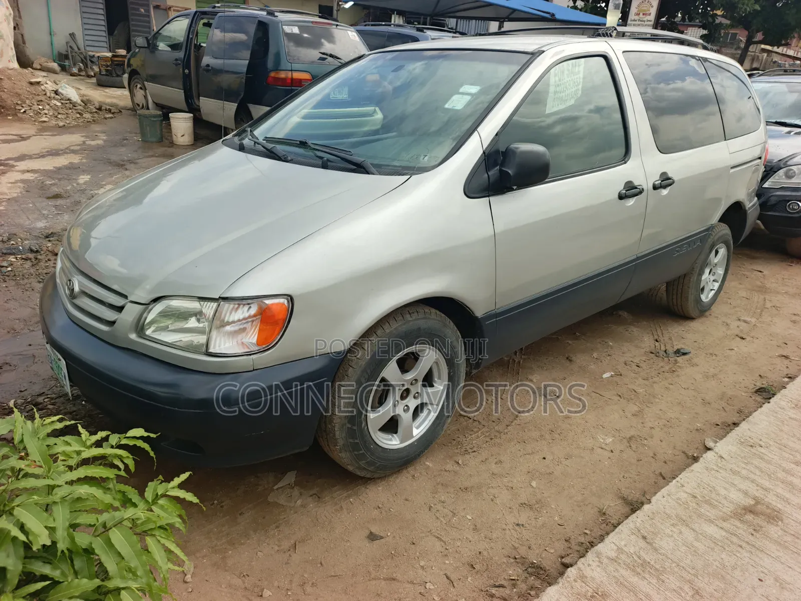 Toyota Sienna LE 2002 Gold