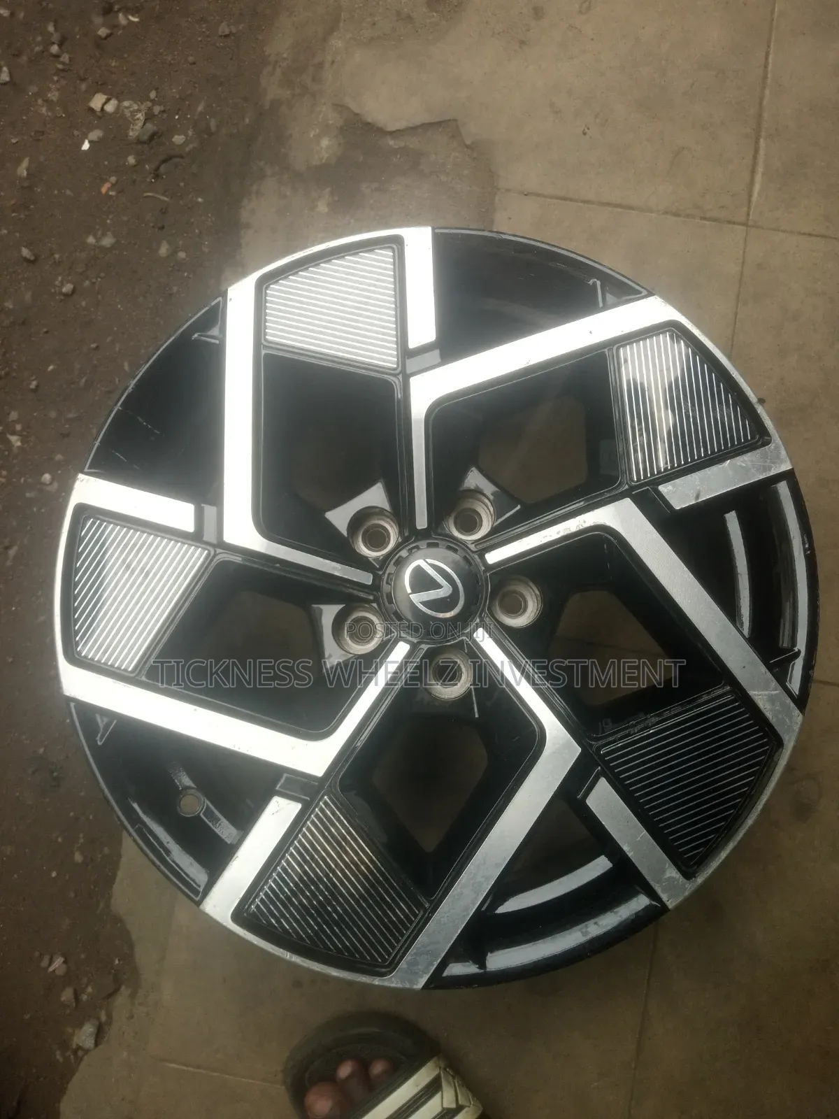 Quality Standard Toyota Lexus Alloyed Wheel 17 Inch
