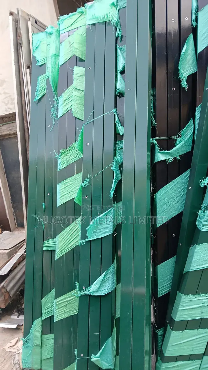 Anti Finger Panel Mesh Pole 70x70